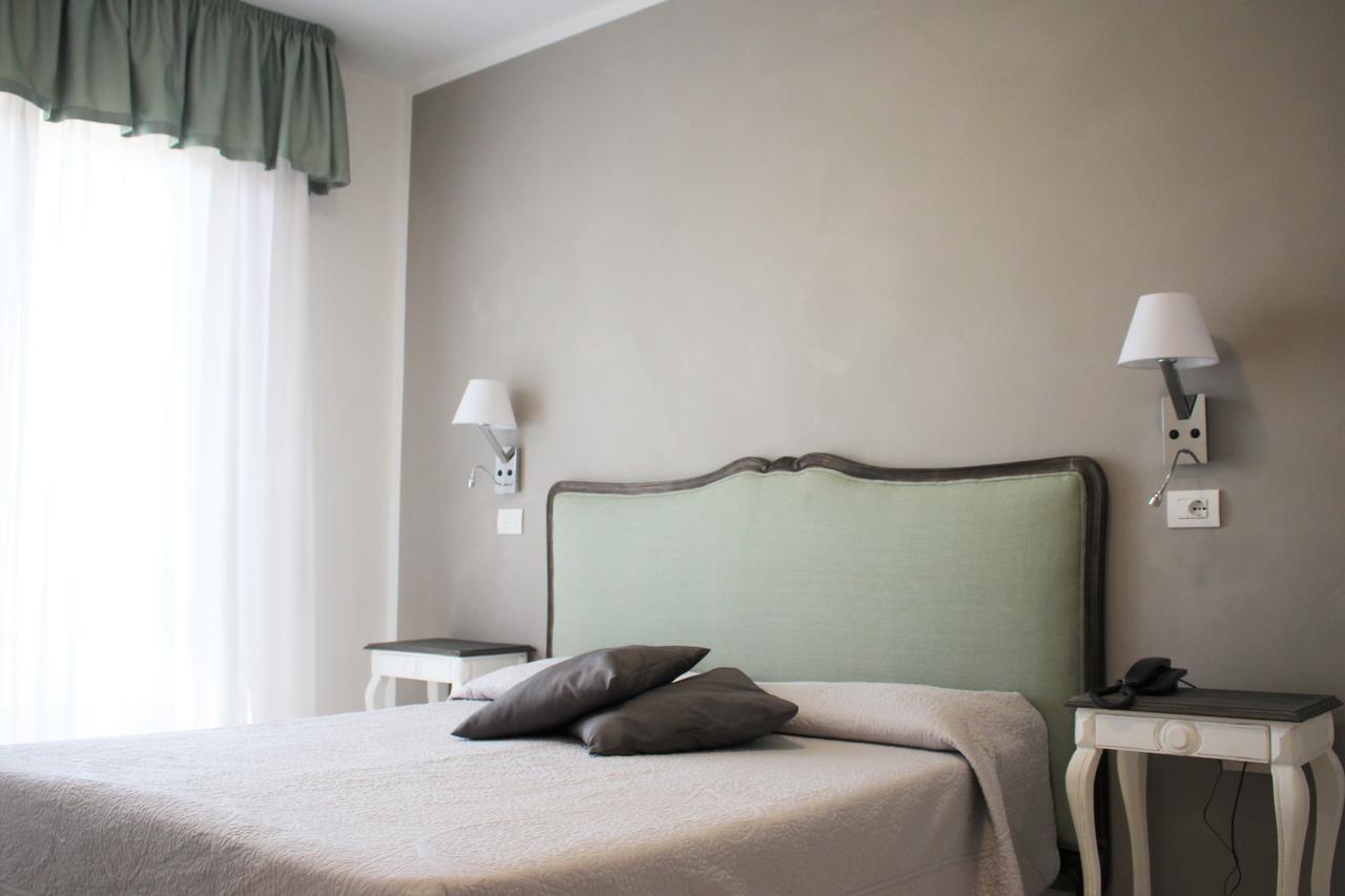 Hotel Piccolo Mondo ลิโด ดิ กามาโยเร ภายนอก รูปภาพ